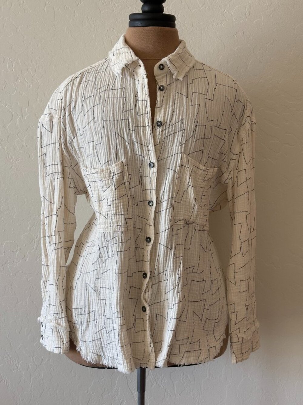 MIOU MUSE Geo Print Button Up. Size. Cream/Black.